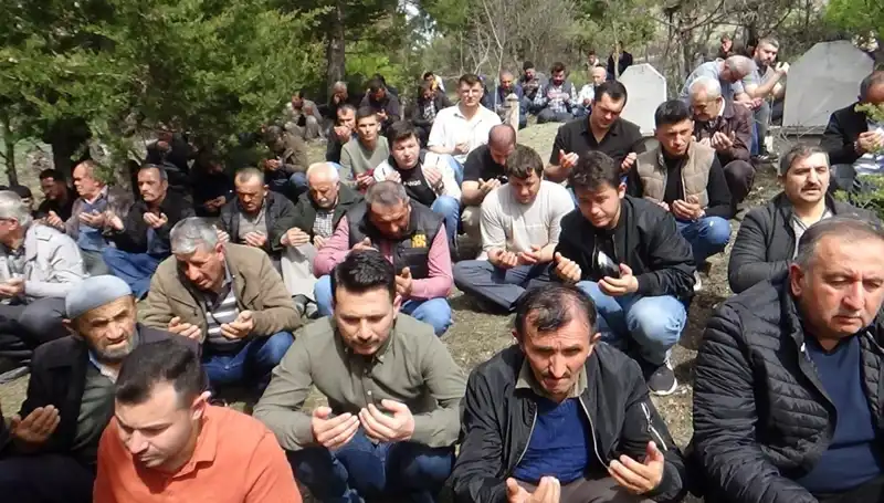 Bir Köyün Aşkıyla Uğurladığı Sevimli Yaşlı Adamın Hikayesi