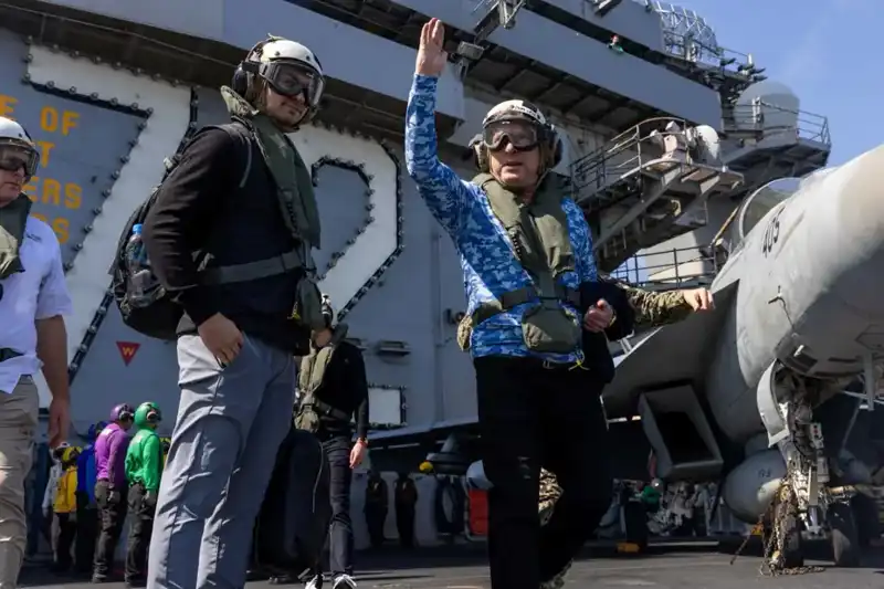 Umman'da Müzakere Masasından Savaş Gemisine Uzanan Ziyaret