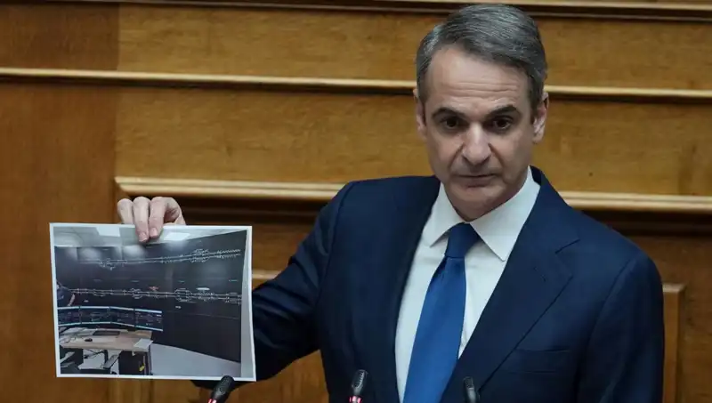 Yunanistan'da Yeni Dönem: Miçotakis Hükümeti Protestolar Sonrasında Çekiliyor