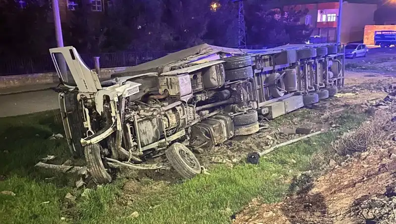 TIR Devrildi: Altı Kişi Yaralandı, Olay Anı İkinci Kaza Olumsuz Etkiledi
