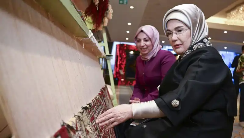 Emine Erdoğan’ın Tarihi Halısı Açık Artırmada Satıldı, Geliri Depremzedelere