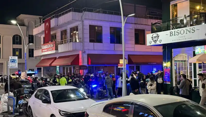 Kafe Sahibinin Cesareti: Havaya Ateş Açan Saldırganı Durdurmak İçin Hayatını Tehlikeye Attı