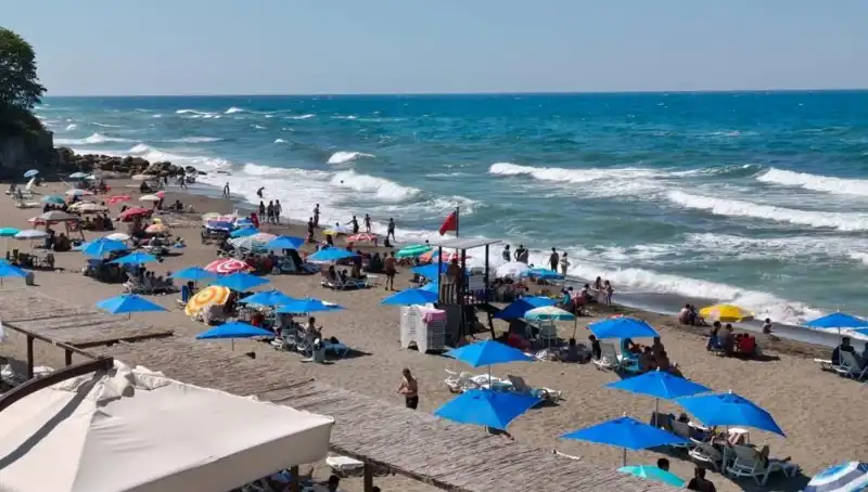 Akçakoca'da Denizde Yüzme Yasağı! İşte Nedeni ve Etkileri