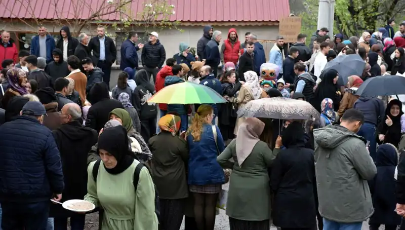 Bir Asırlık Geleneği Yaşatan Bayramlaşma: 12 Bin Kişi Buluştu!